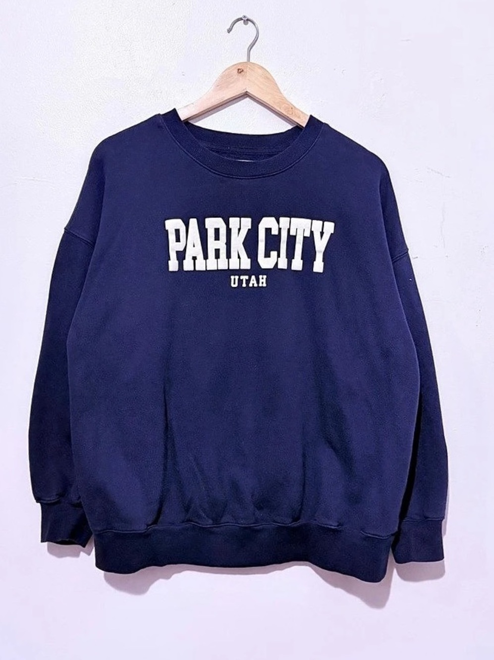 Old Navy Women Park City Utah Sweatshirt Graphic Sweatshirt in Blue Size Medium